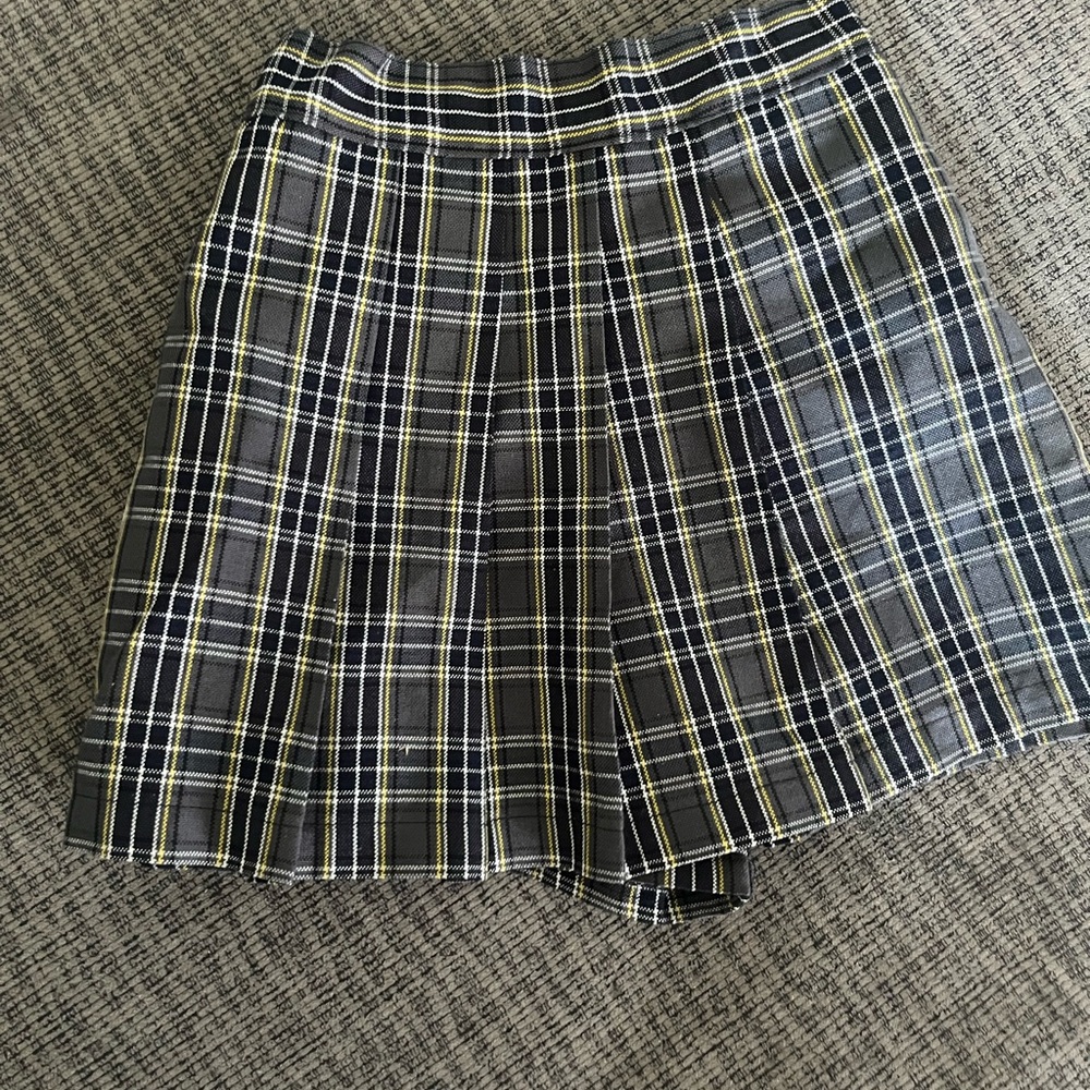 Kids Size 3 Plaid Uniform Skort  in Navy White Gray and Yellow. GREAT QUALITY.